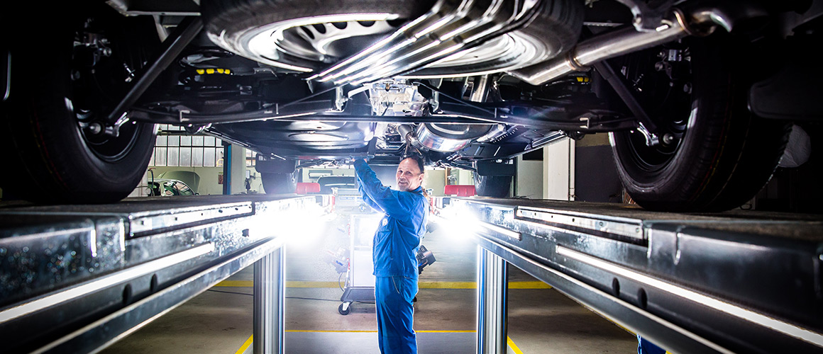 Service Werkstatt Hebebühne